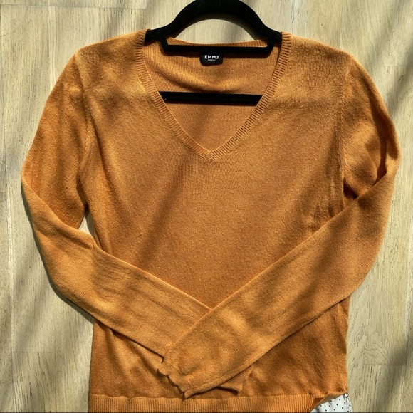 NWOT V-Neck Layered Sweater Size S - Picture 3 of 8